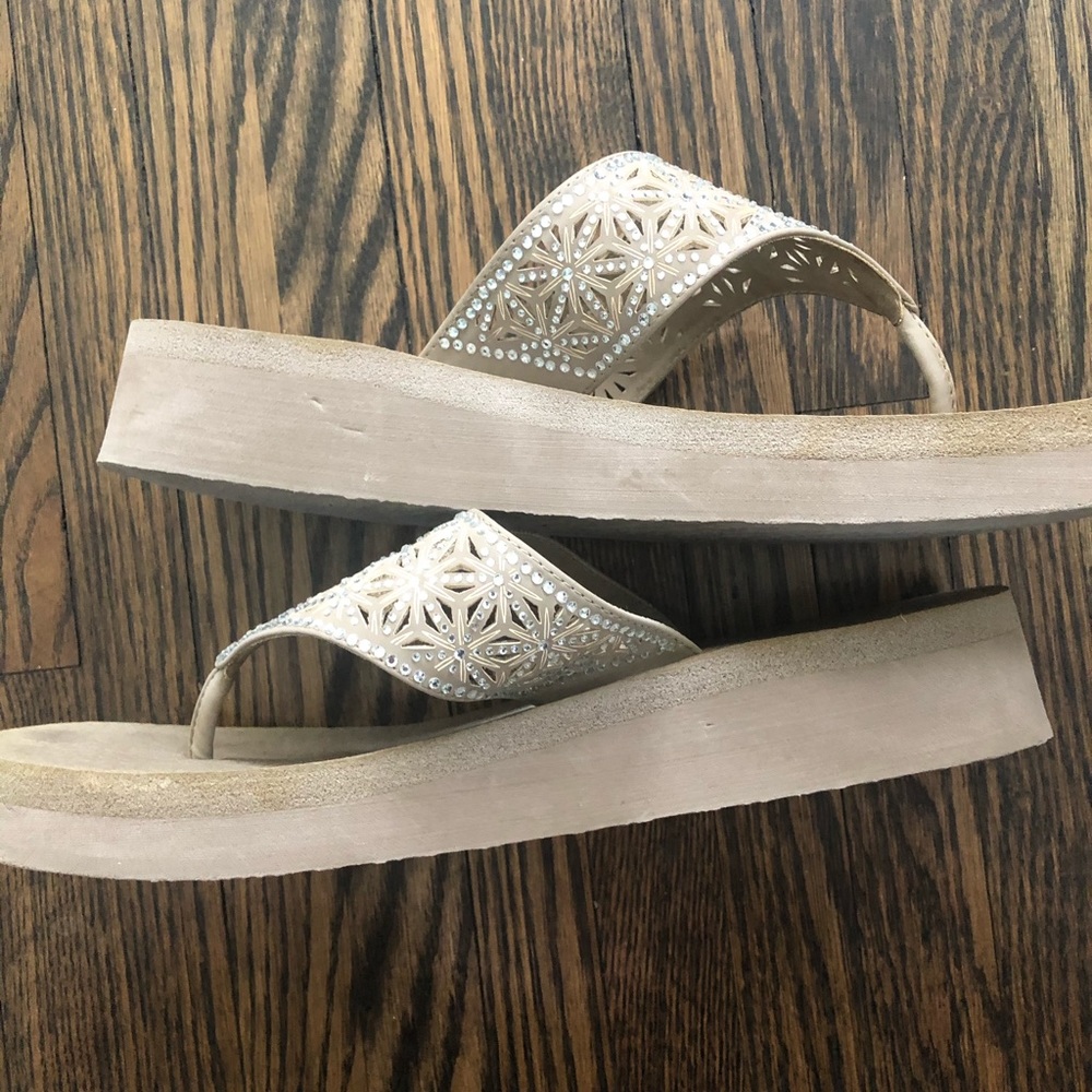 SKETCHERS yoga foam embellished slides